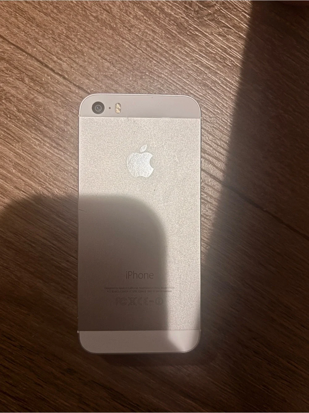 Apple iPhone SE - White Front / Silver Trim